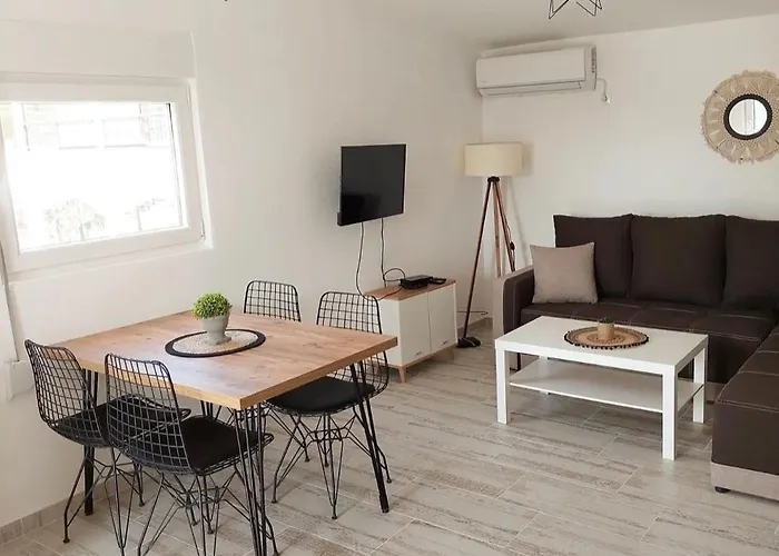 Apartmani.Sutomore